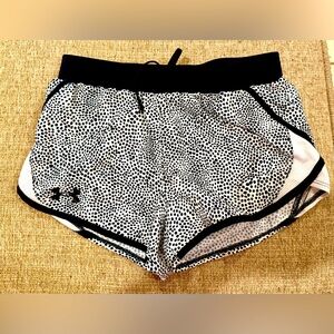 Under Armour Black and White Athletic Shorts Size Youth Medium